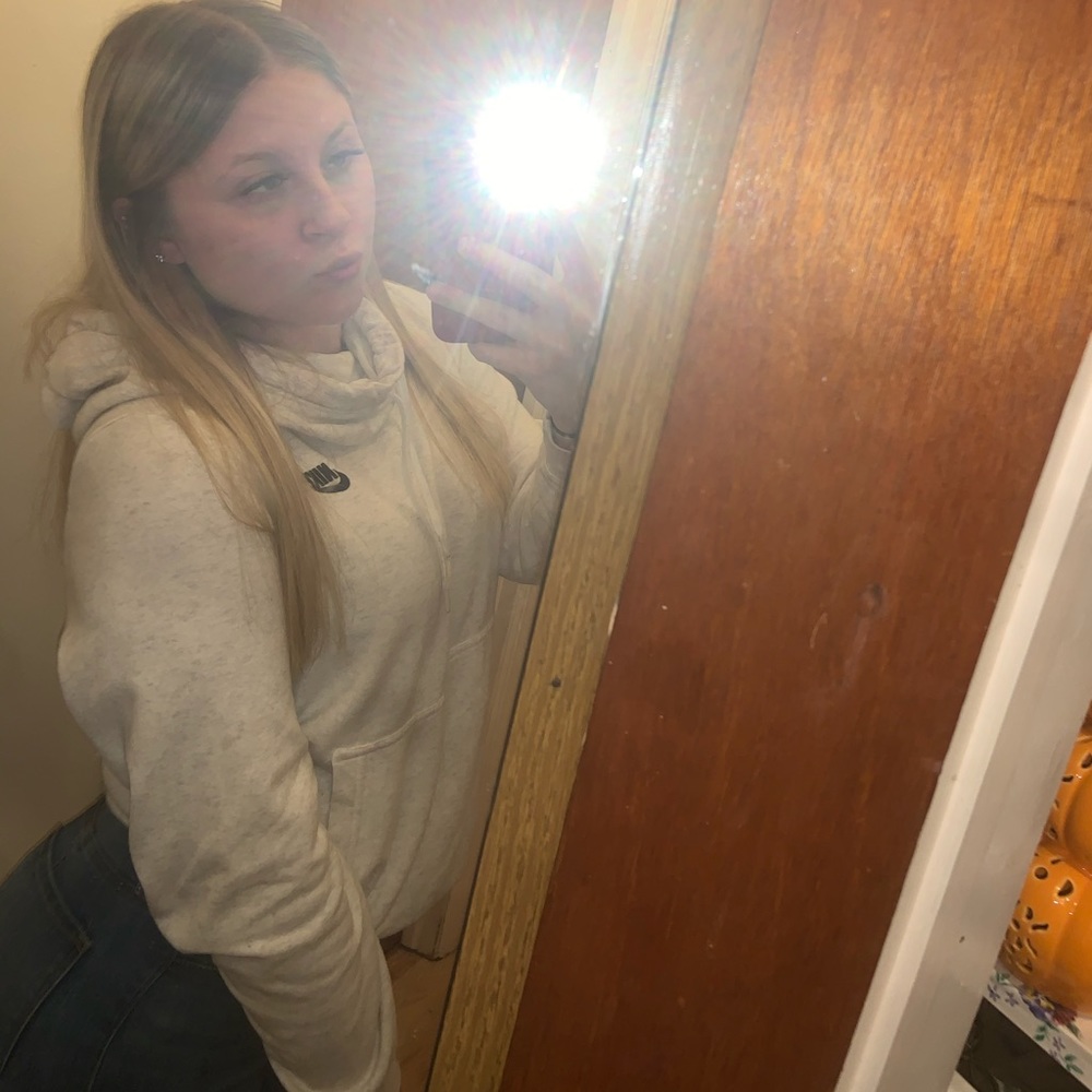 Meet your Posher, Caitlin